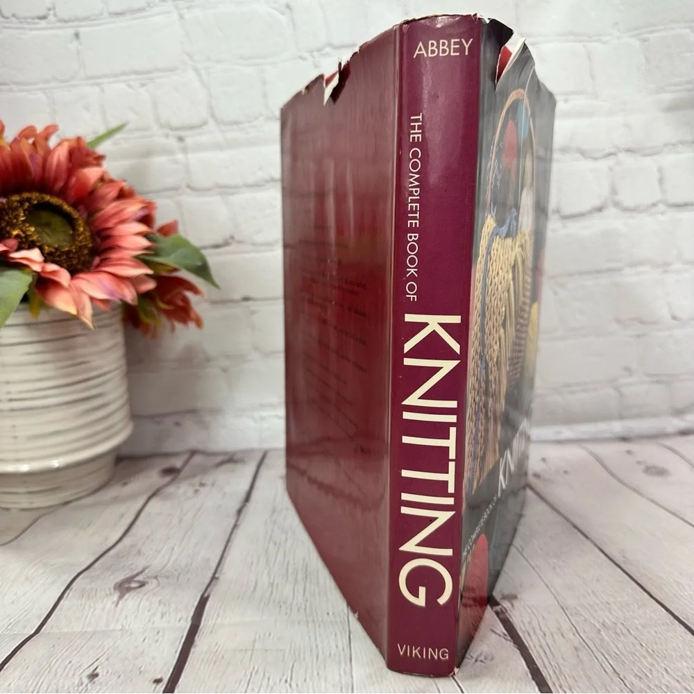 vtg1971 the complete book of Knitting hardcover craft handmade granny hobby